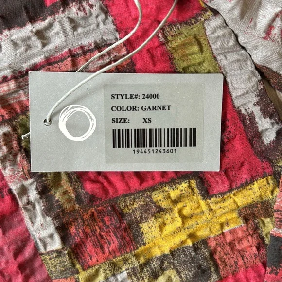 NWT Habitat Patchwork Print Top in Garnet XS - Picture 6 of 12